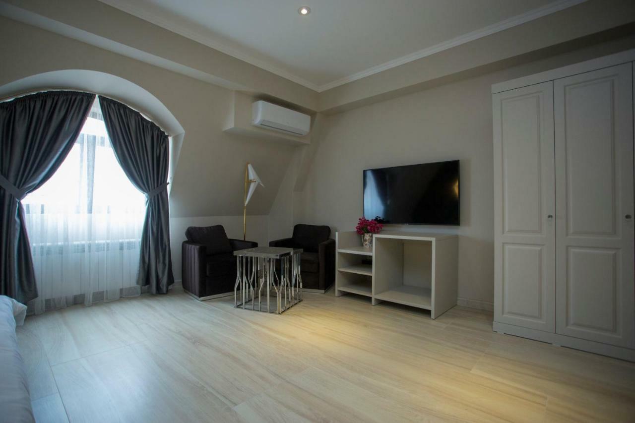 Downtown Hotel Батуми Екстериор снимка