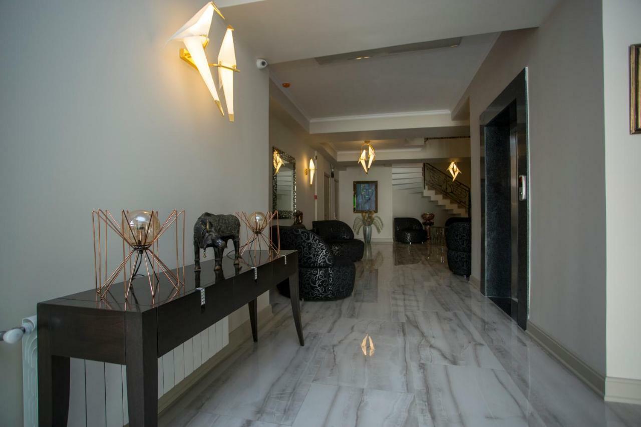 Downtown Hotel Батуми Екстериор снимка