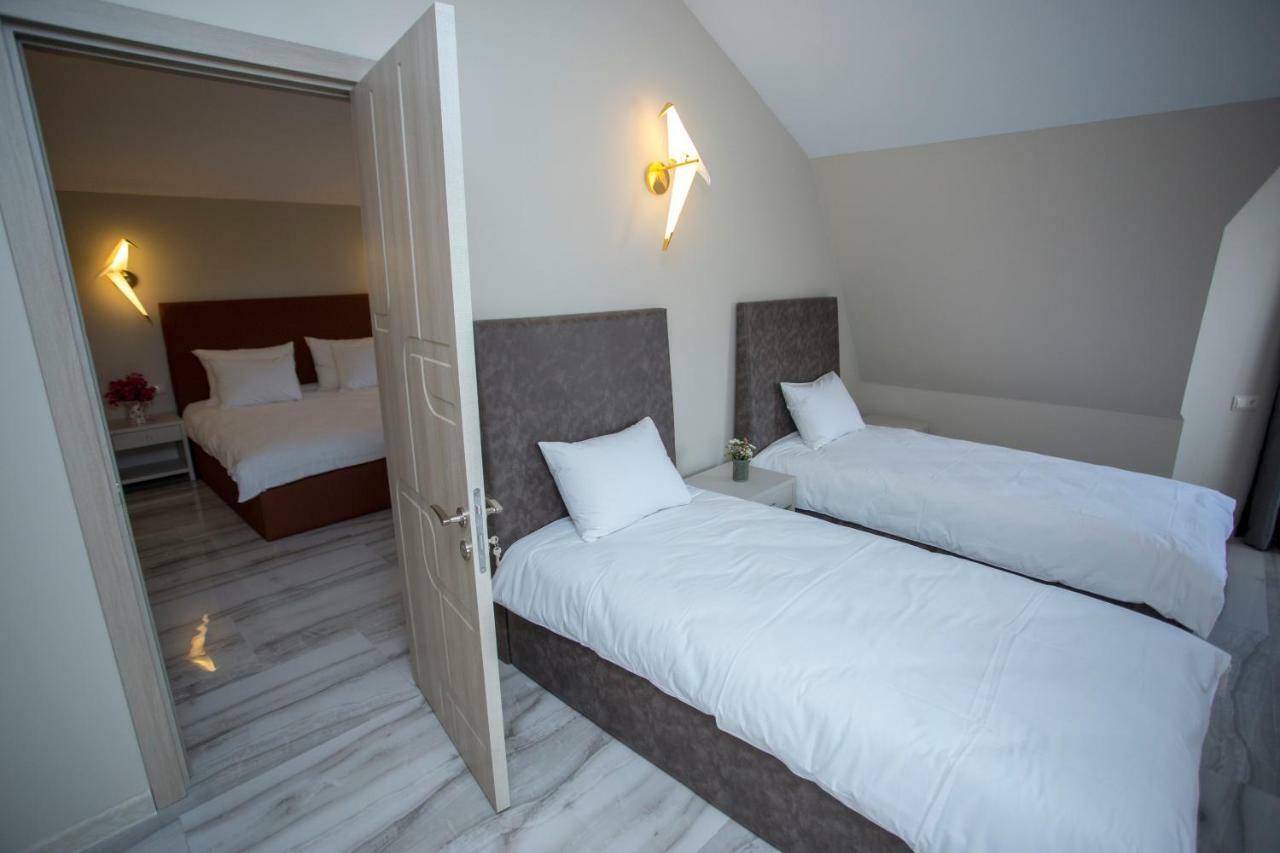 Downtown Hotel Батуми Екстериор снимка