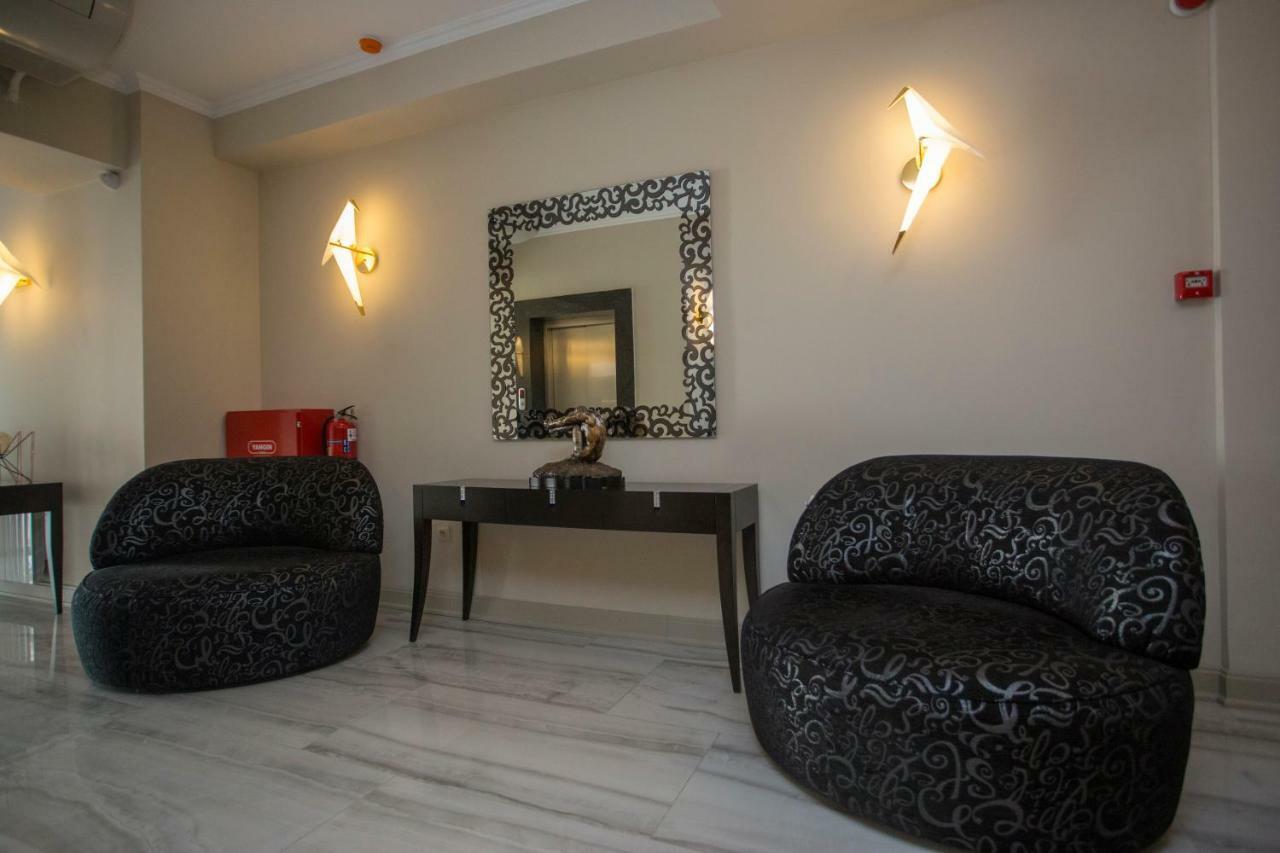 Downtown Hotel Батуми Екстериор снимка