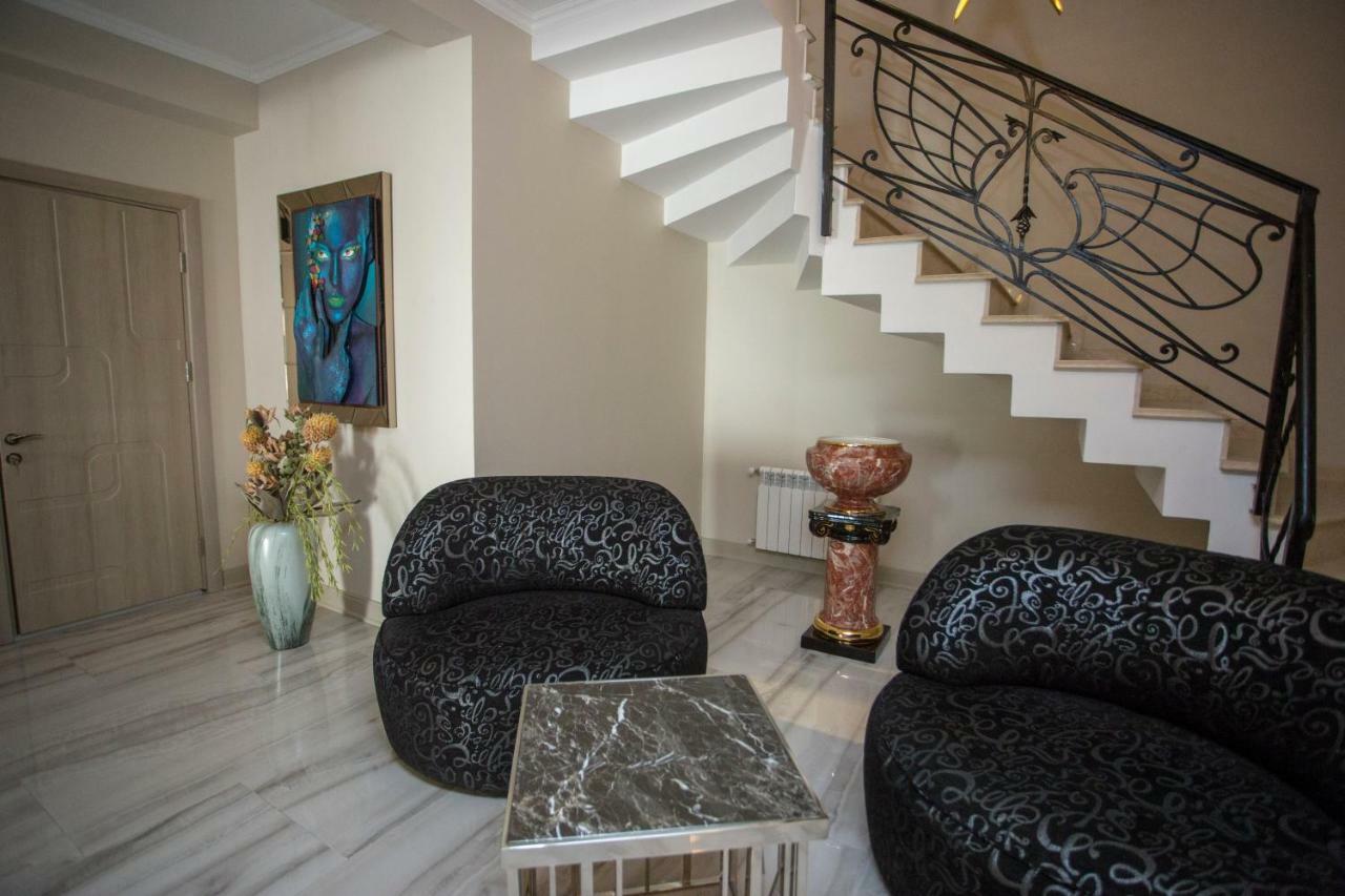Downtown Hotel Батуми Екстериор снимка