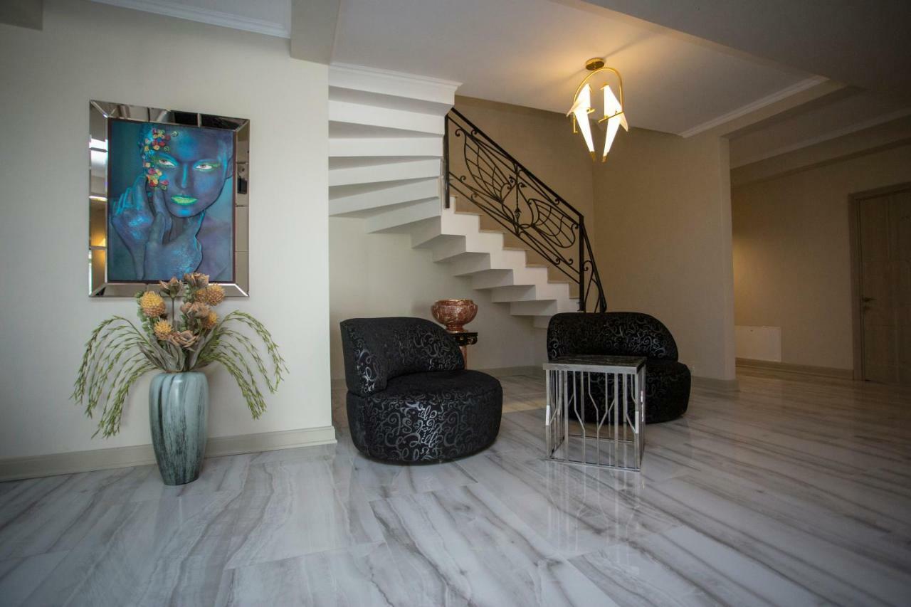 Downtown Hotel Батуми Екстериор снимка