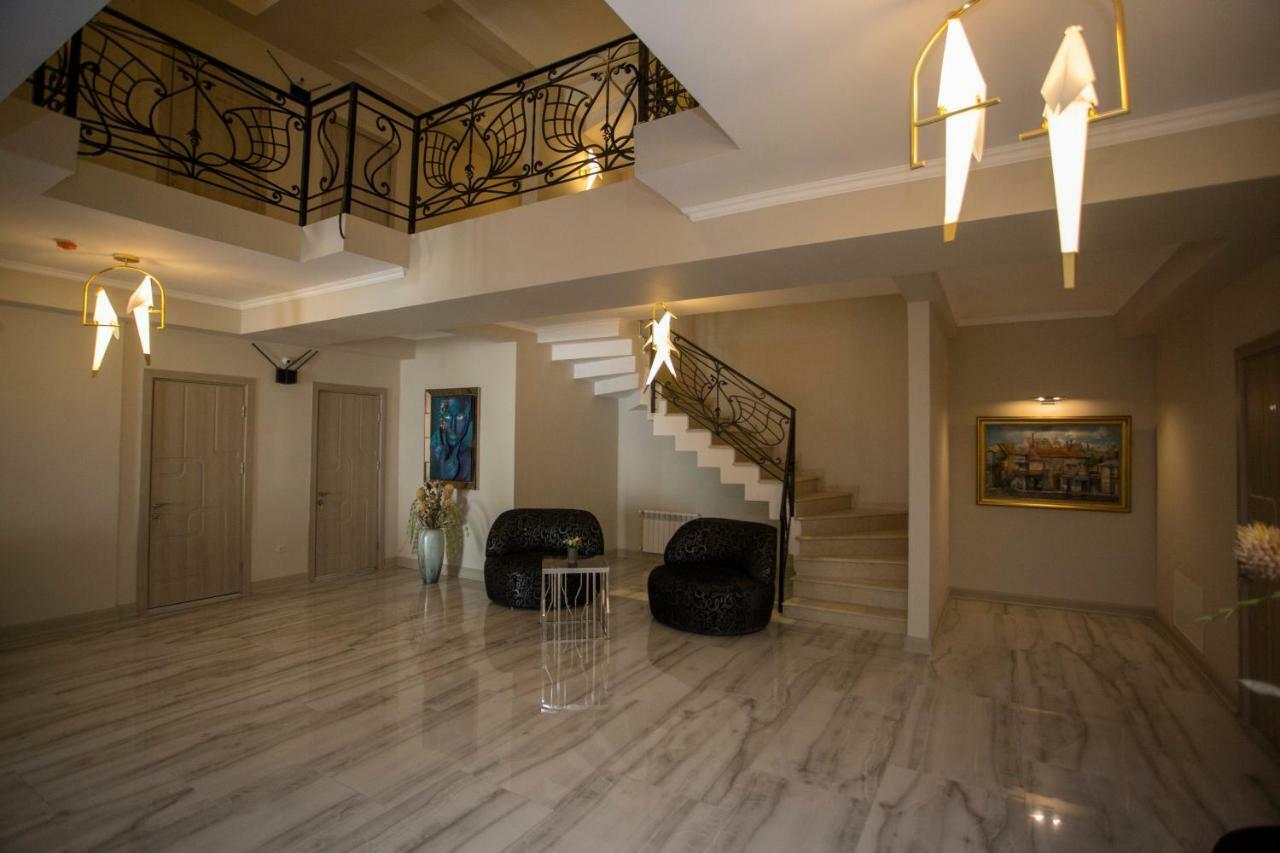Downtown Hotel Батуми Екстериор снимка