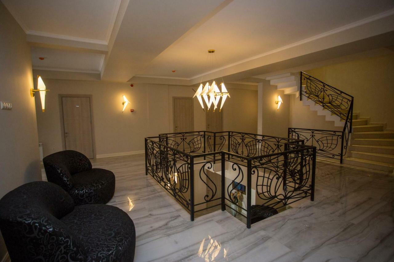 Downtown Hotel Батуми Екстериор снимка