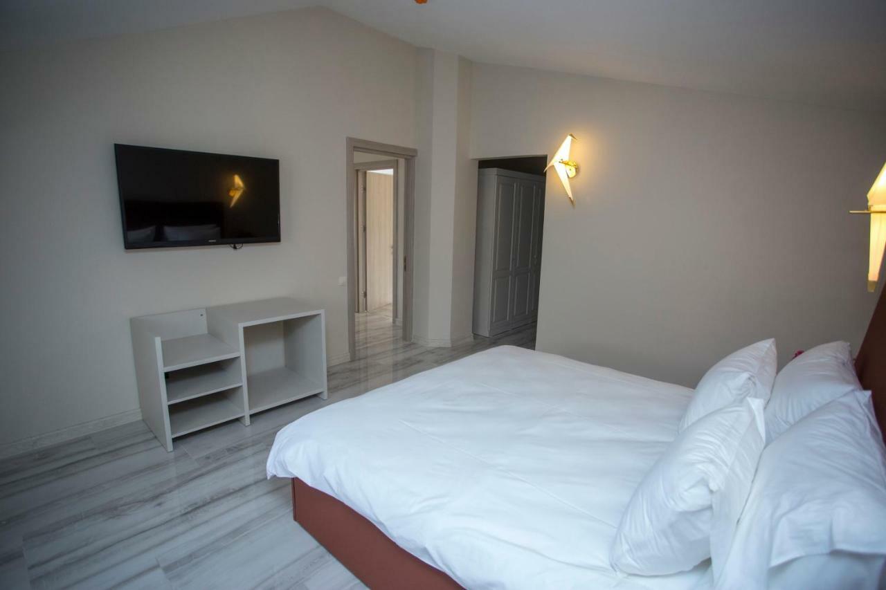 Downtown Hotel Батуми Екстериор снимка
