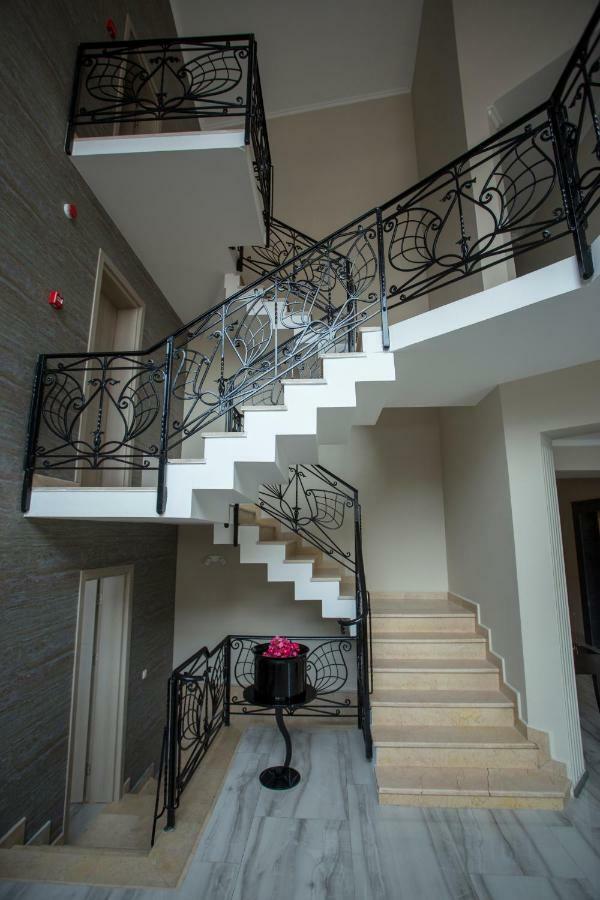 Downtown Hotel Батуми Екстериор снимка