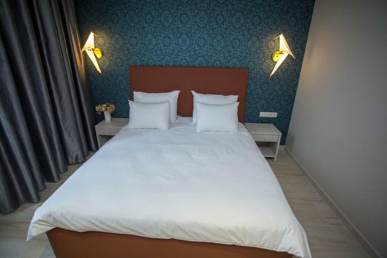 Downtown Hotel Батуми Екстериор снимка