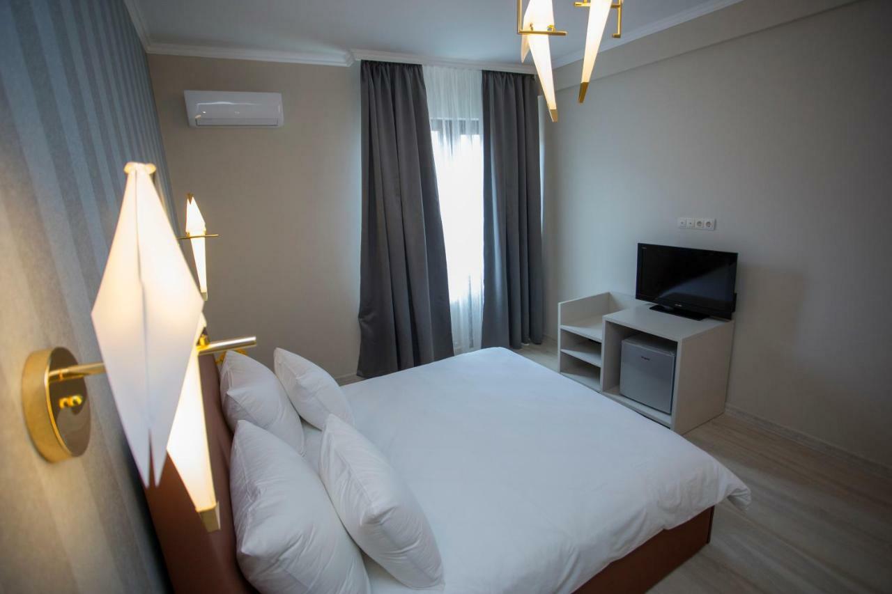 Downtown Hotel Батуми Екстериор снимка
