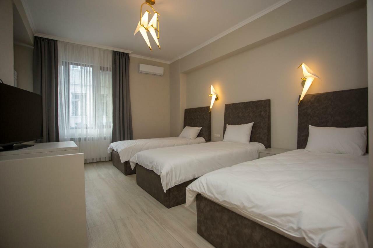 Downtown Hotel Батуми Екстериор снимка