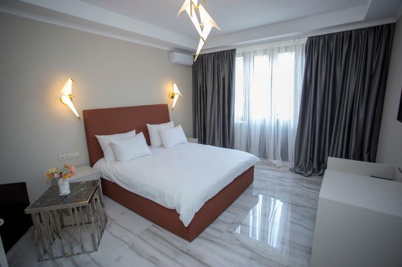 Downtown Hotel Батуми Екстериор снимка