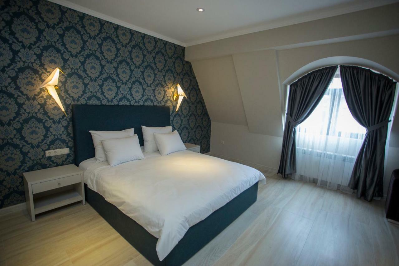Downtown Hotel Батуми Екстериор снимка
