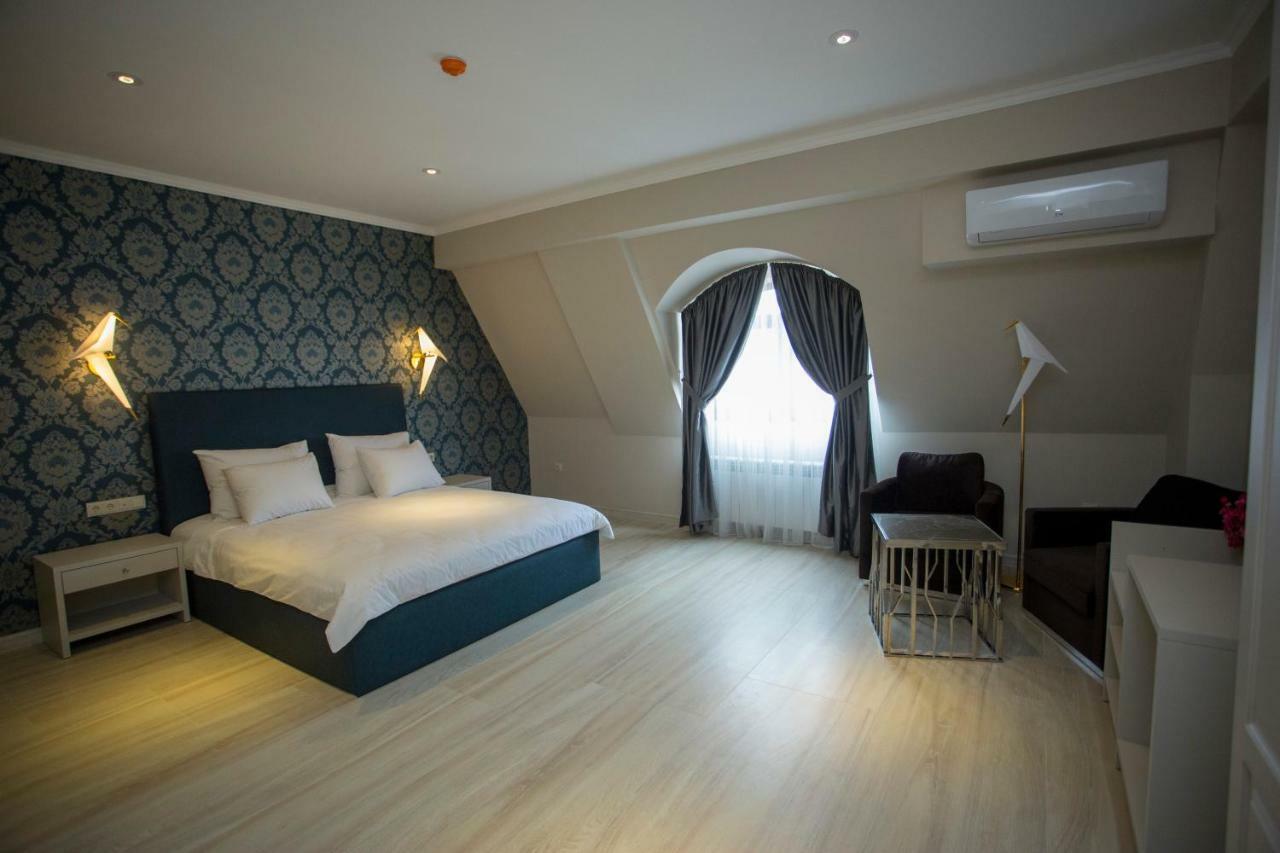Downtown Hotel Батуми Екстериор снимка